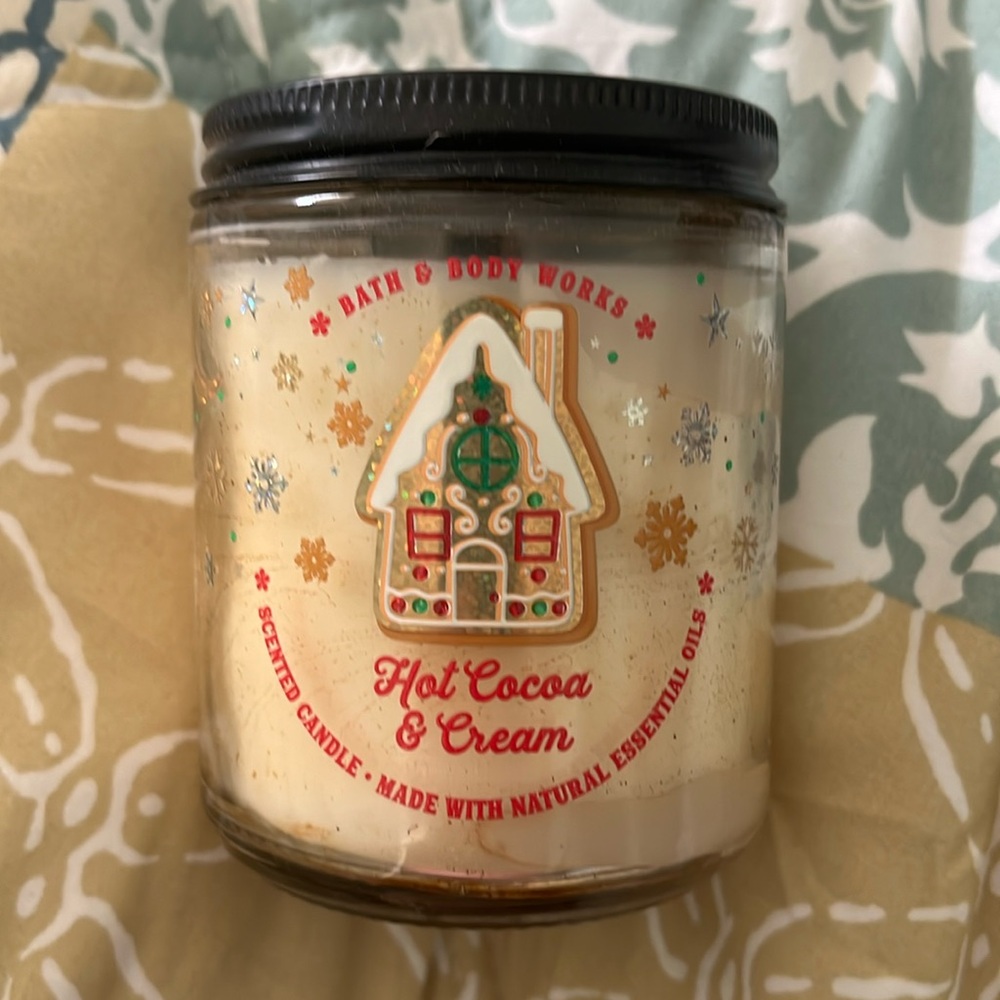 Bath & Body Works Hot Cocoa & Cream 7oz candle